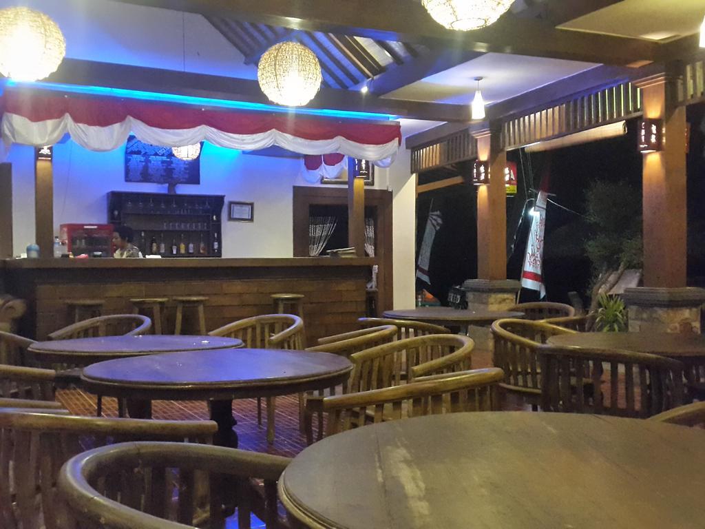 Coral Beach Pizza Cottages Gili Trawangan Exterior photo