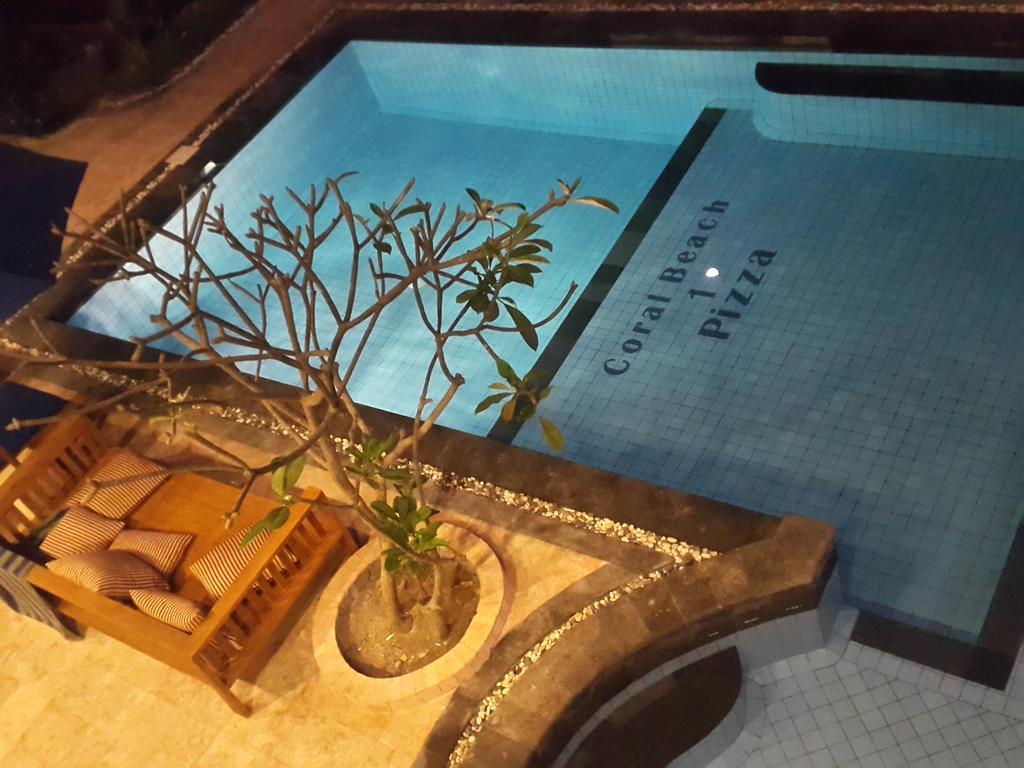 Coral Beach Pizza Cottages Gili Trawangan Exterior photo