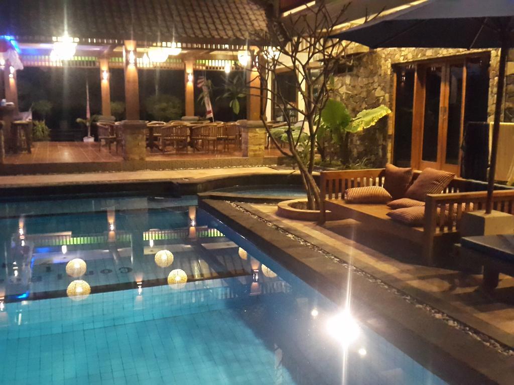 Coral Beach Pizza Cottages Gili Trawangan Exterior photo