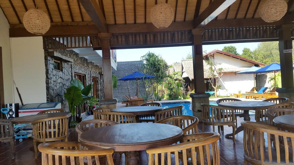 Coral Beach Pizza Cottages Gili Trawangan Exterior photo