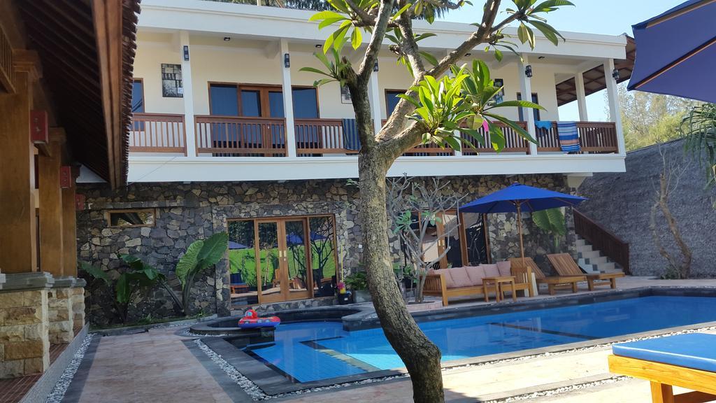 Coral Beach Pizza Cottages Gili Trawangan Exterior photo
