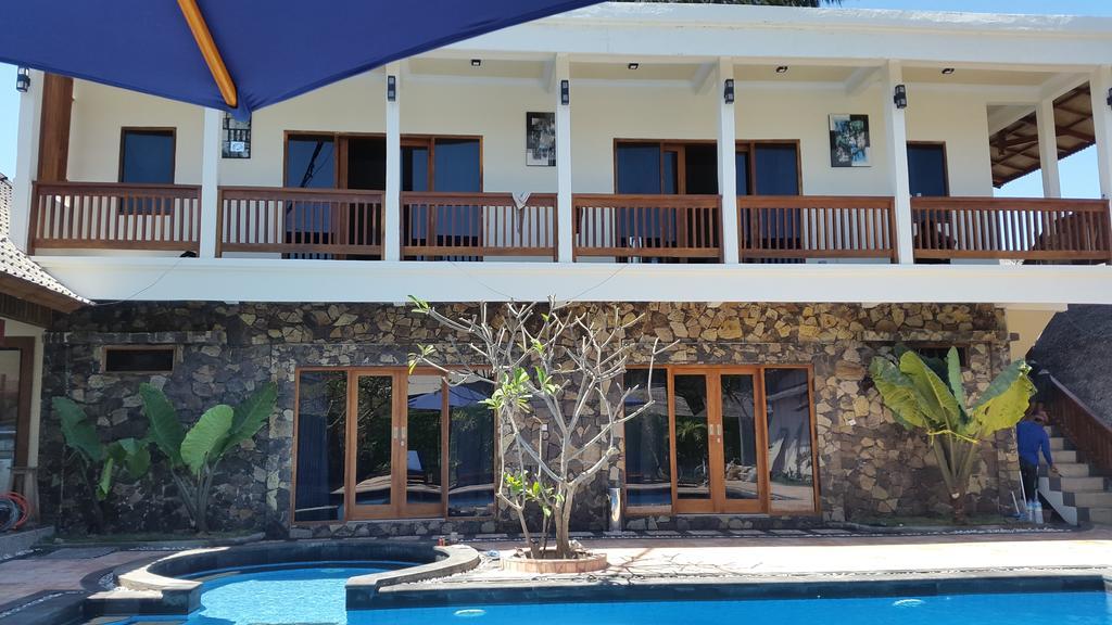 Coral Beach Pizza Cottages Gili Trawangan Exterior photo