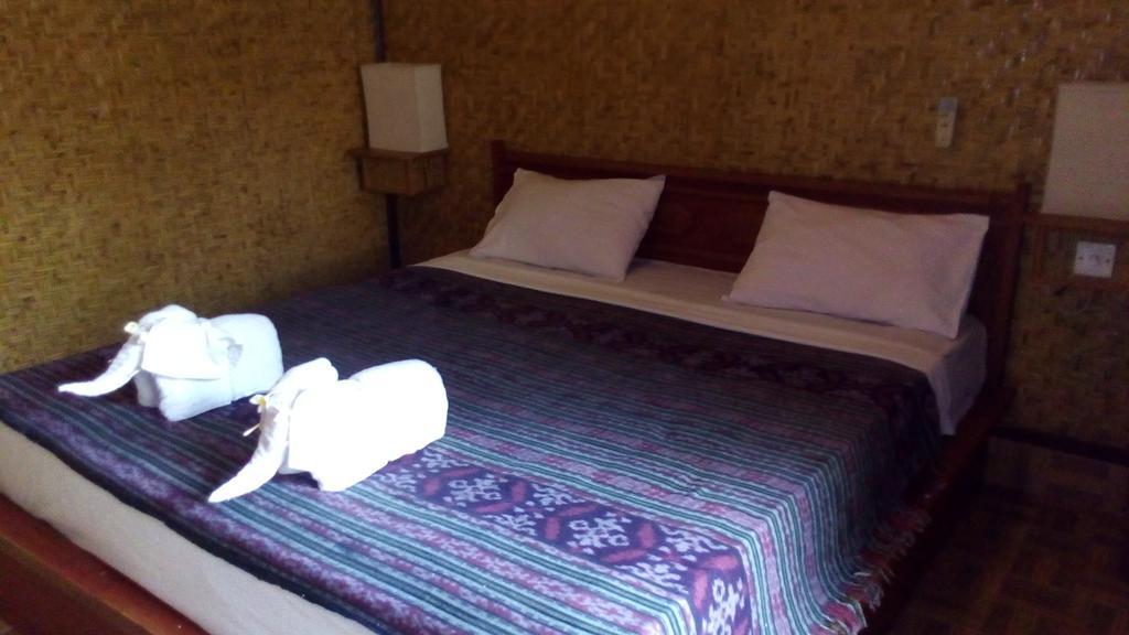 Coral Beach Pizza Cottages Gili Trawangan Exterior photo