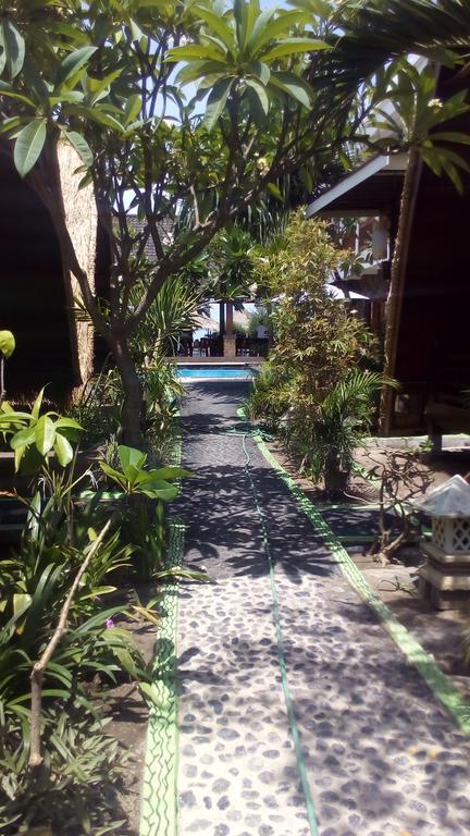 Coral Beach Pizza Cottages Gili Trawangan Exterior photo