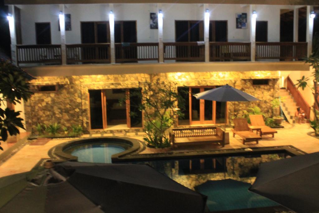 Coral Beach Pizza Cottages Gili Trawangan Exterior photo