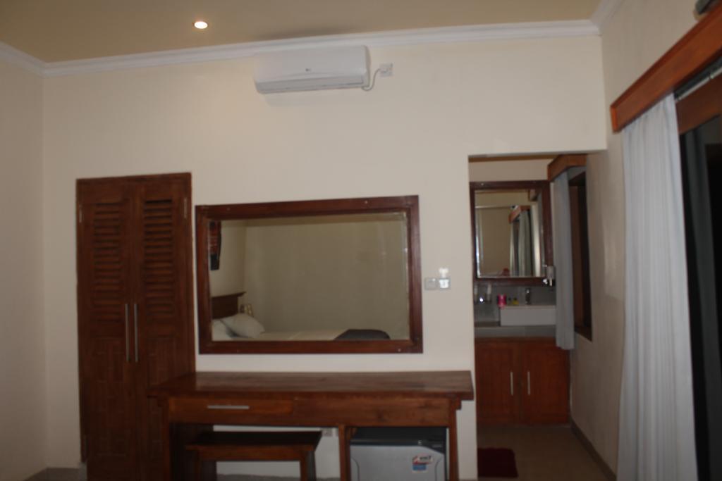 Coral Beach Pizza Cottages Gili Trawangan Exterior photo