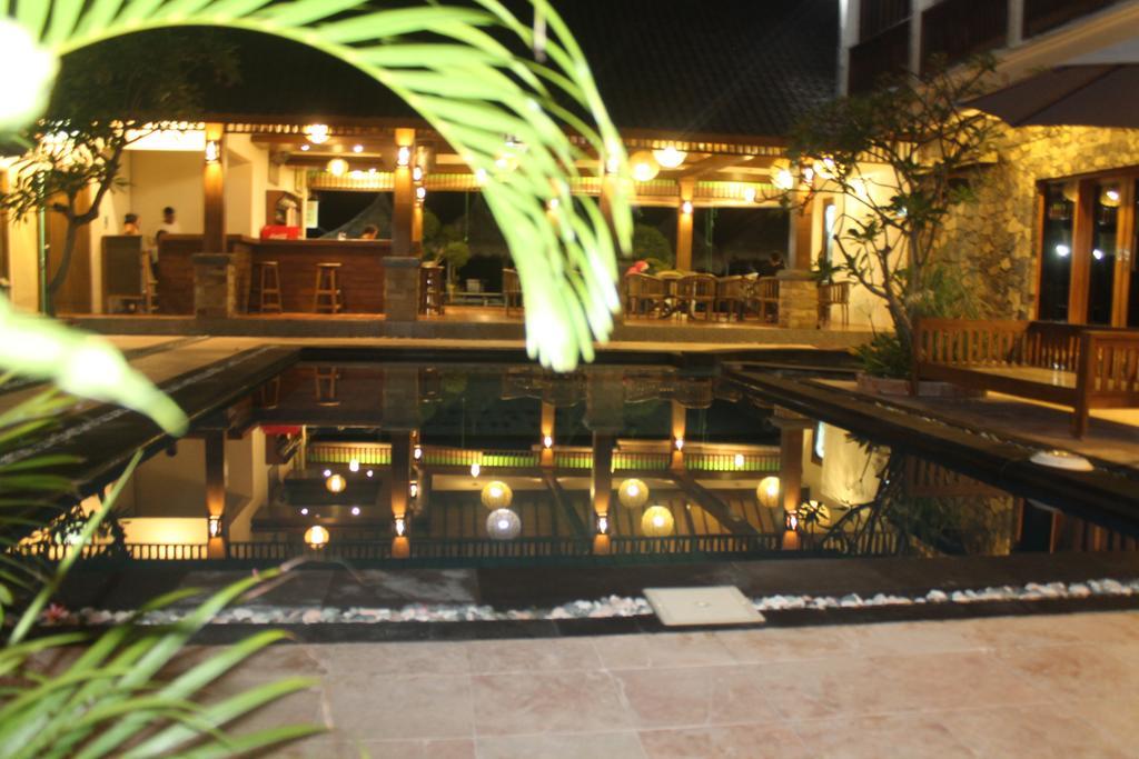 Coral Beach Pizza Cottages Gili Trawangan Exterior photo