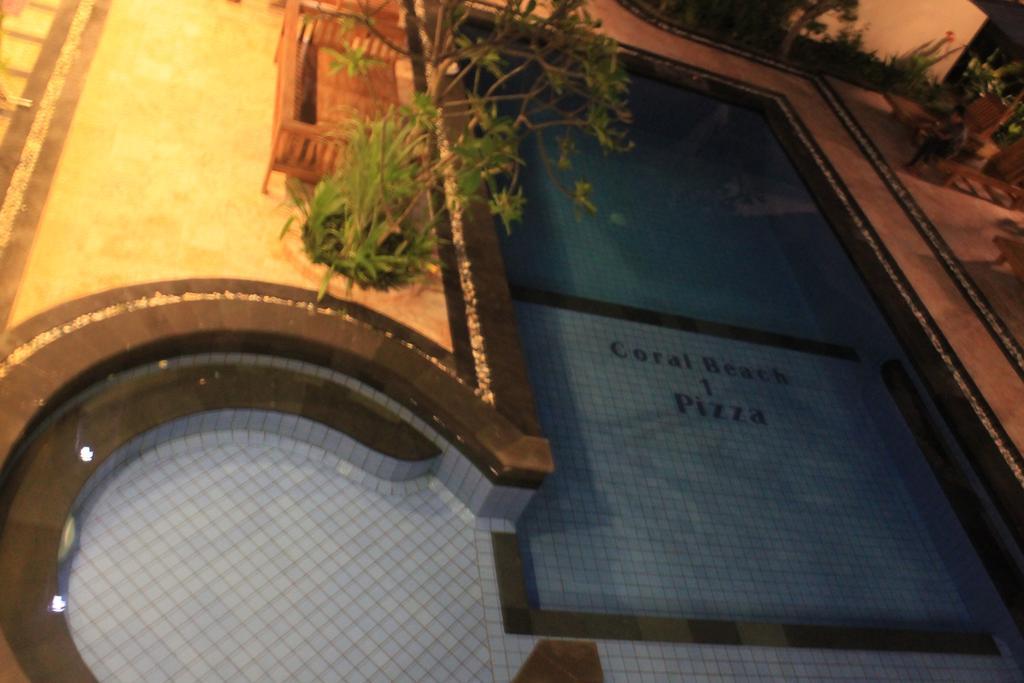 Coral Beach Pizza Cottages Gili Trawangan Exterior photo