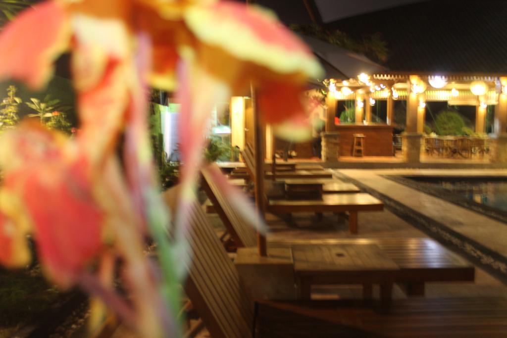 Coral Beach Pizza Cottages Gili Trawangan Exterior photo