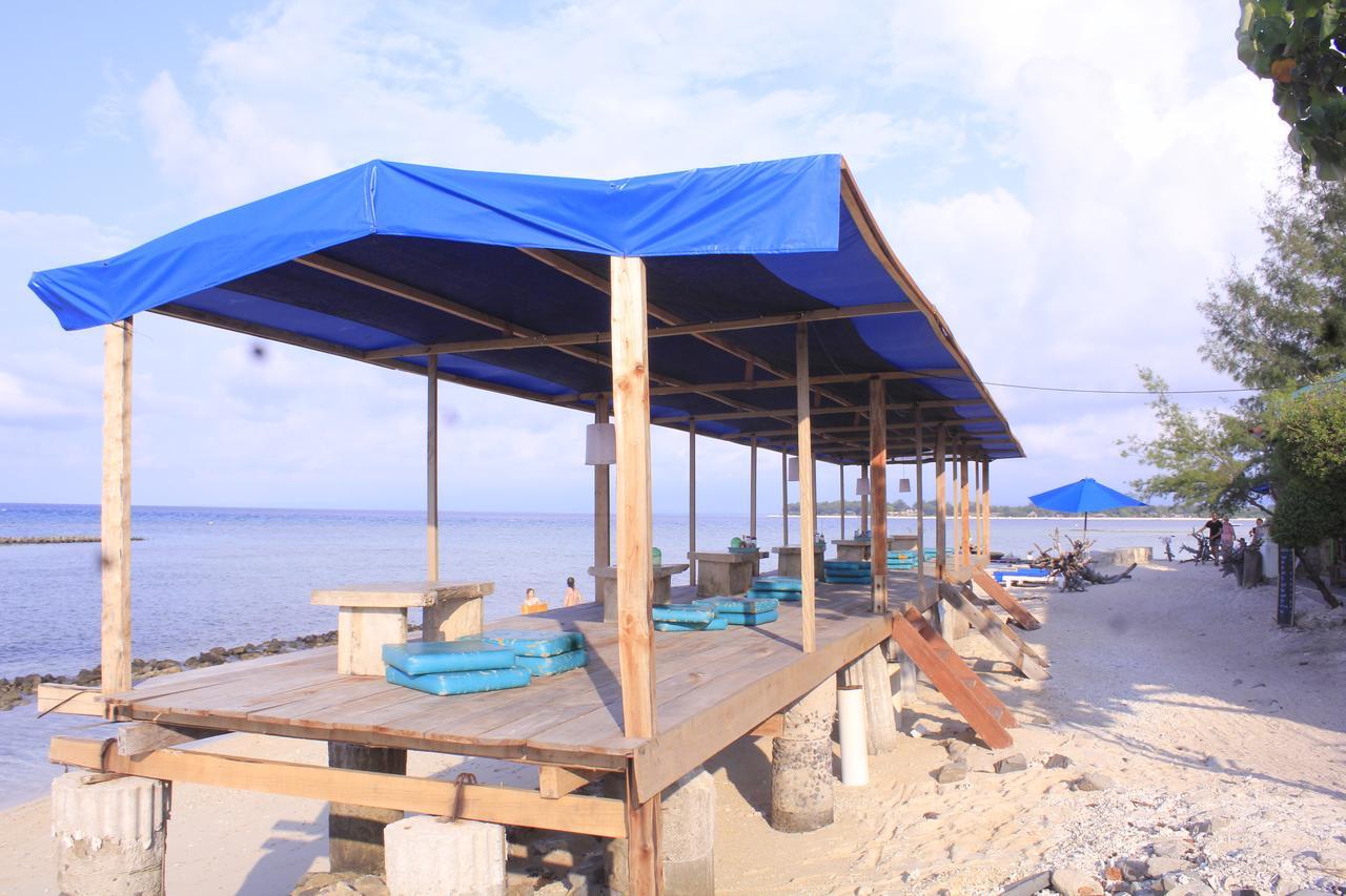 Coral Beach Pizza Cottages Gili Trawangan Exterior photo